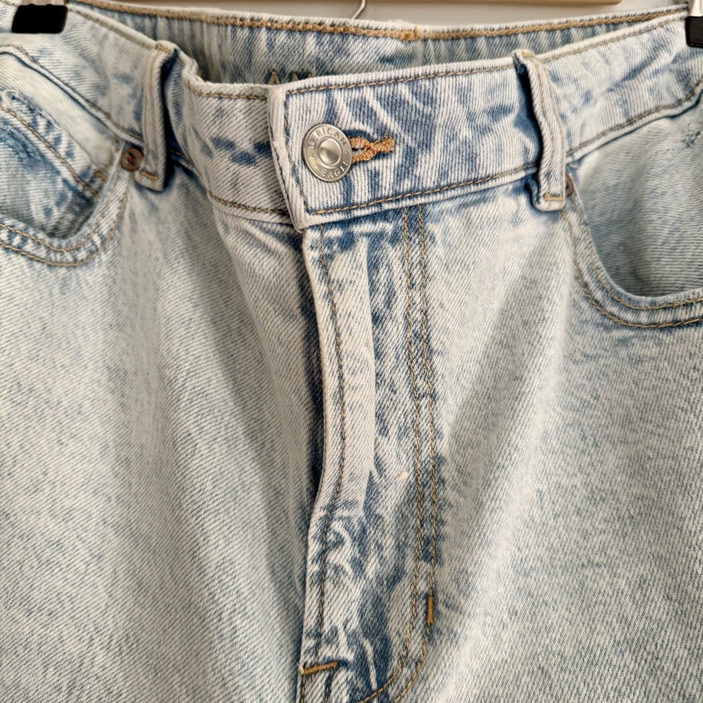 AEO | Strigid Ripped Mom Jean - Picture 9 of 11